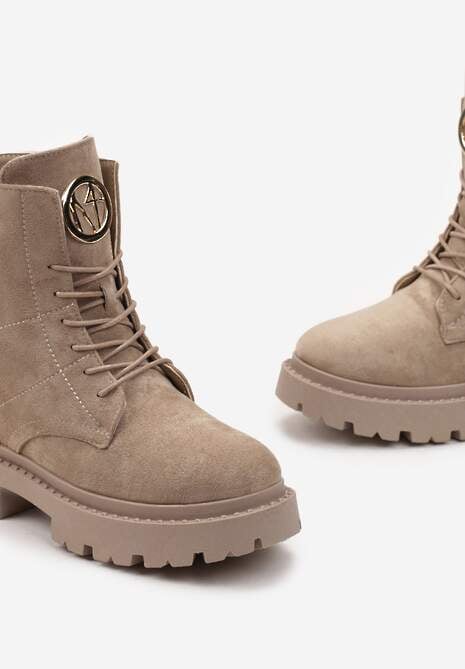 Beżowe Botki z Imitacji Zamszu na Płaskiej Podeszwie z Przeszyciami i Logo Sylvara