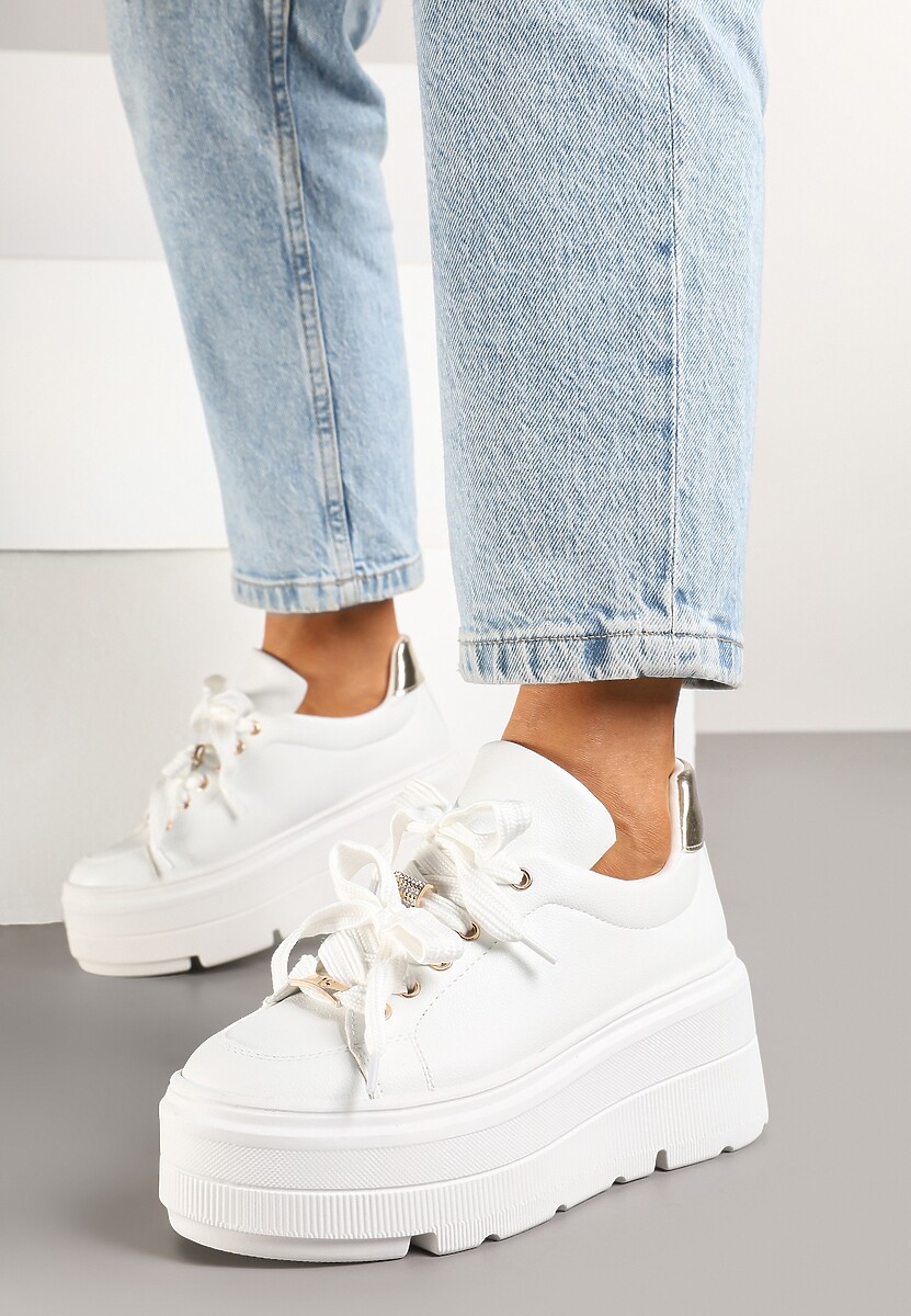 Biało-Czarne Sneakersy Vices na Płaskiej Podeszwie z Metalicznymi Ozdobami i Sznurowaniem Neladith