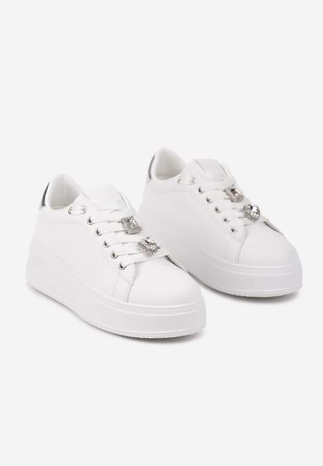 Biało-Srebrne Sneakersy z Biżuteryjnymi Aplikacjami i Platformą Tanami
