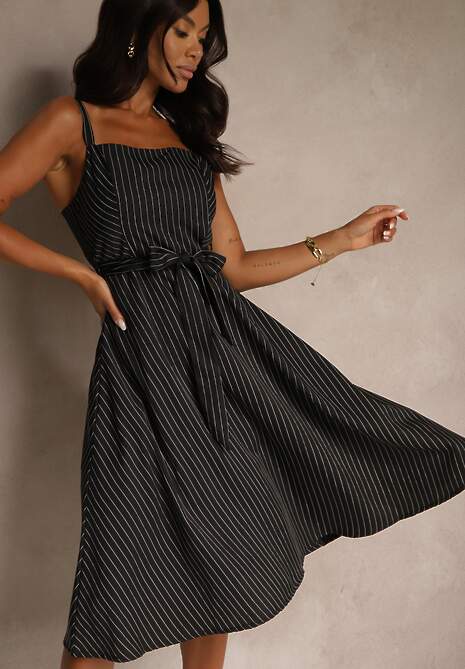 Czarna Rozkloszowana Sukienka z Wiskozą w Paski Dolavessa