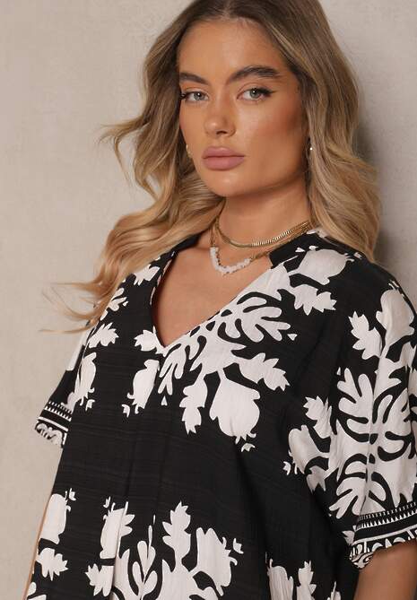 Czarna Wiskozowa Sukienka o Pudełkowym Kroju z Dekoltem w Serek Adellira