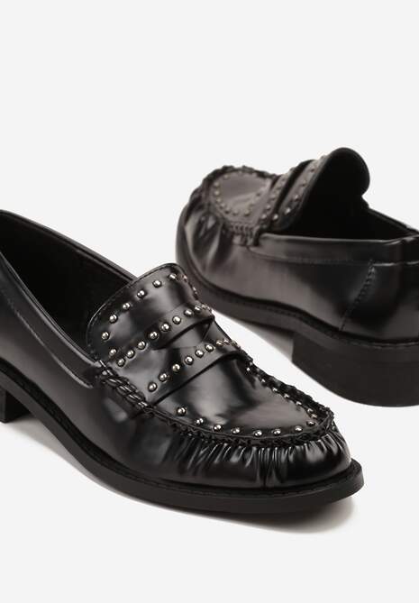 Czarne Mokasyny z Marszczoną Cholewką i Ozdobnymi Nitami Tuleanna