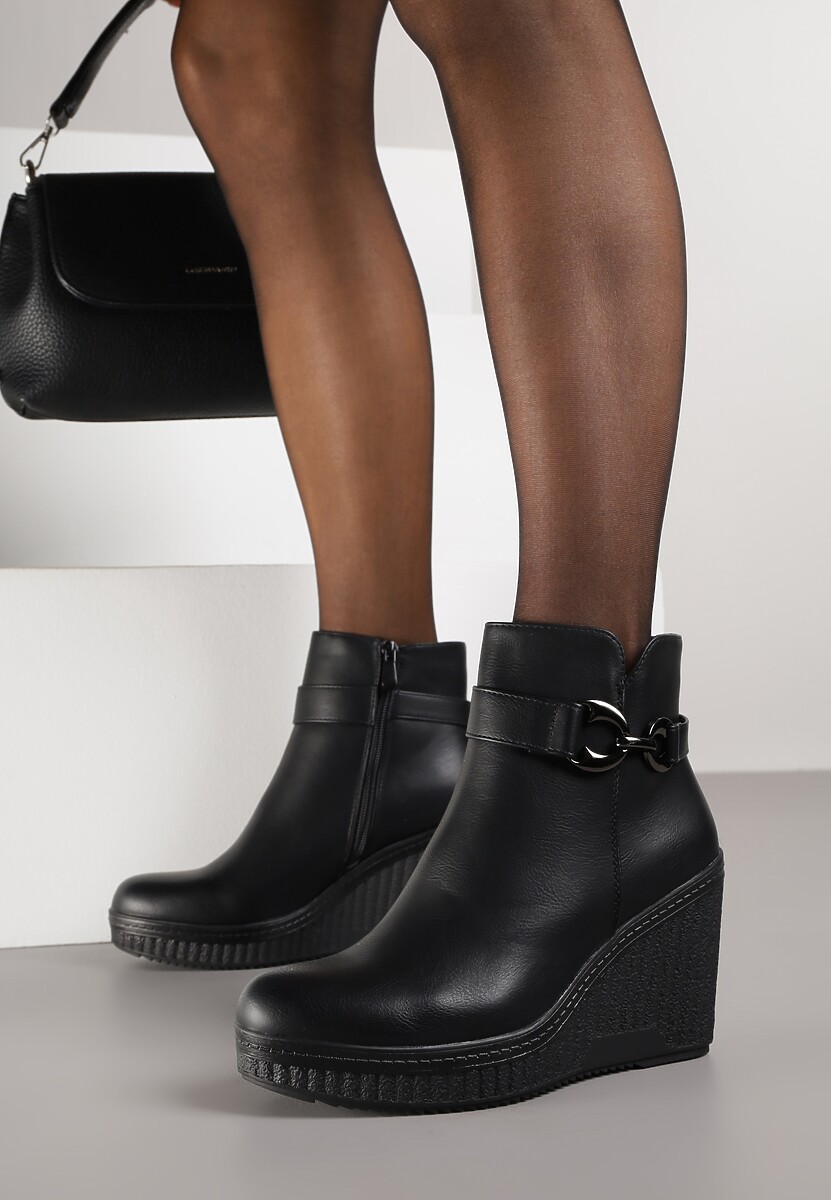 Czarne Botki na Koturnie ze Skóry Ekologicznej z Zawieszką z Cyrkoniami i Suwakiem Armela