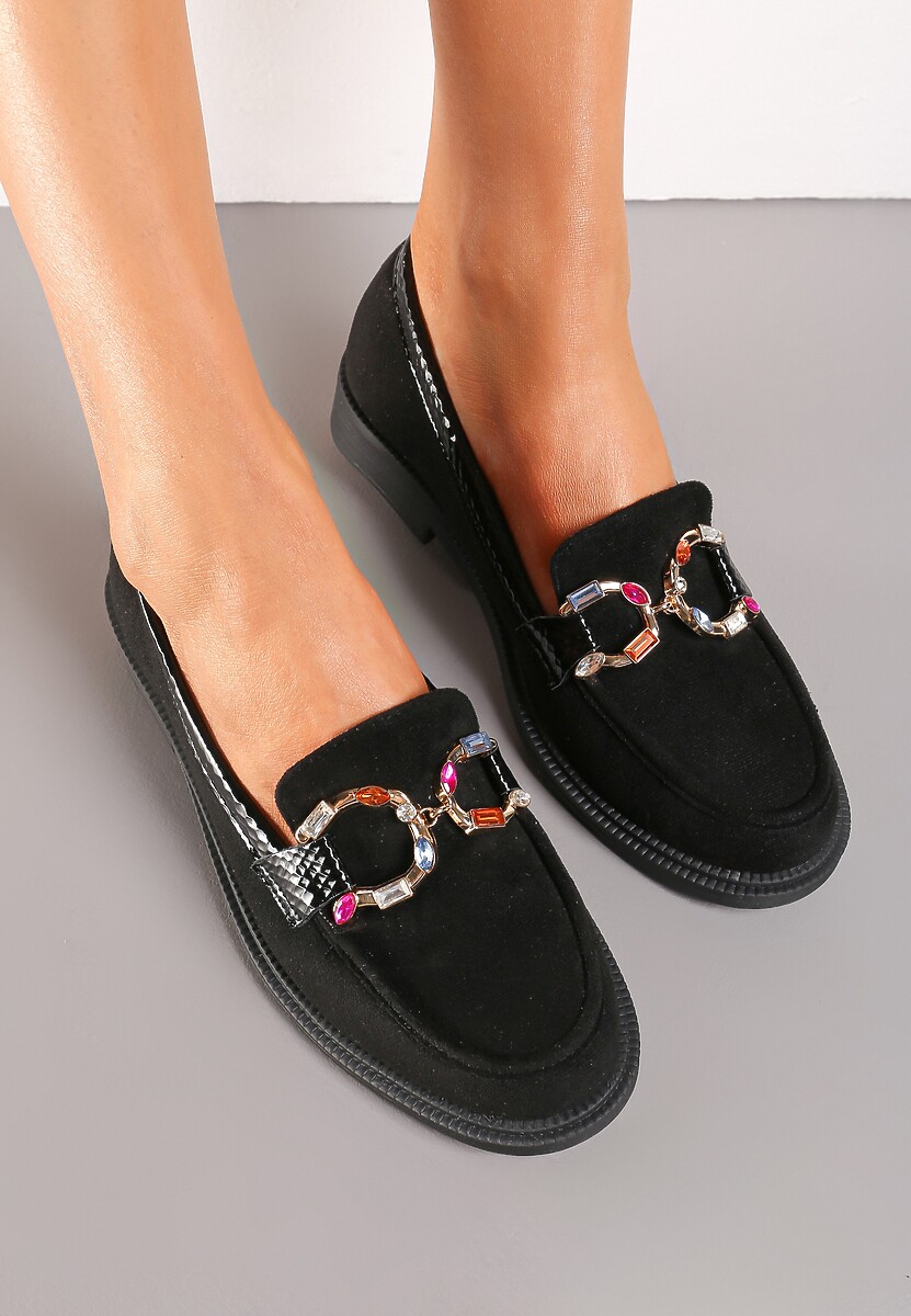 Czarne Mokasyny z Ozdobnym Tłoczeniem i Aplikacją z Mieniących się Kamieni Berxia