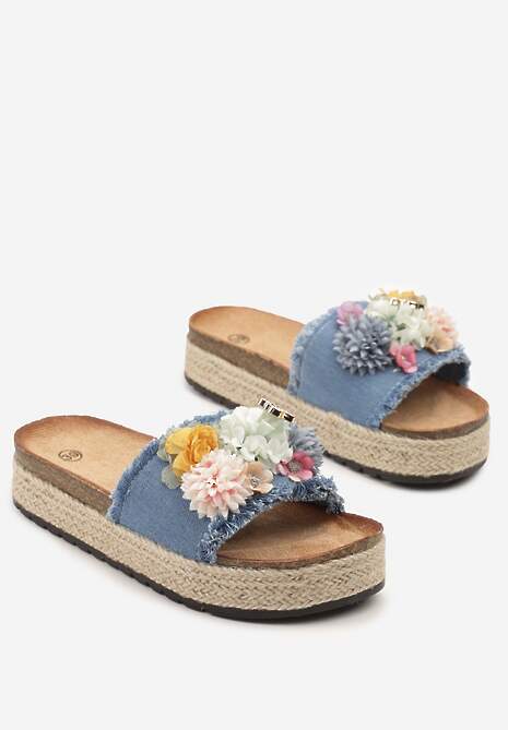 Jasnoniebieskie Klapki Ozdobione Kwiatami 3D Kinarella