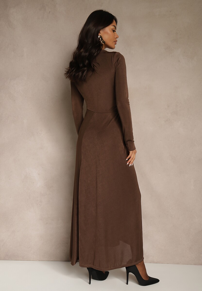 Brązowa Sukienka Koktajlowa z Marszczeniem i Metaliczną Ozdobą Retanda