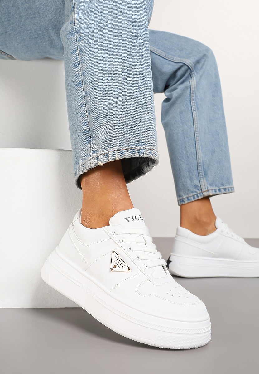 Beżowo-Białe Sneakersy Vices na Platformie z Perforacją i Geometryczną Aplikacją Vilvesia