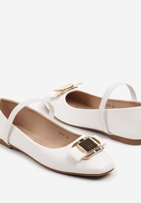 Białe Balerinki Zdobione Biżuteryjną Aplikacją i Elastycznym Paskiem Inirea