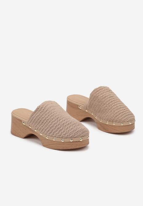 Ciemnobeżowe Klapki Chodaki na Platformie Ozdobione Nitami Morienna
