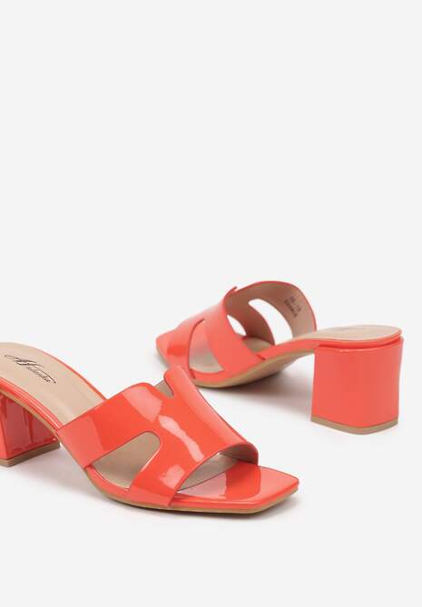 Pomarańczowe Klapki na Słupkowym Obcasie z Lakierowanym Połyskiem Deoreth