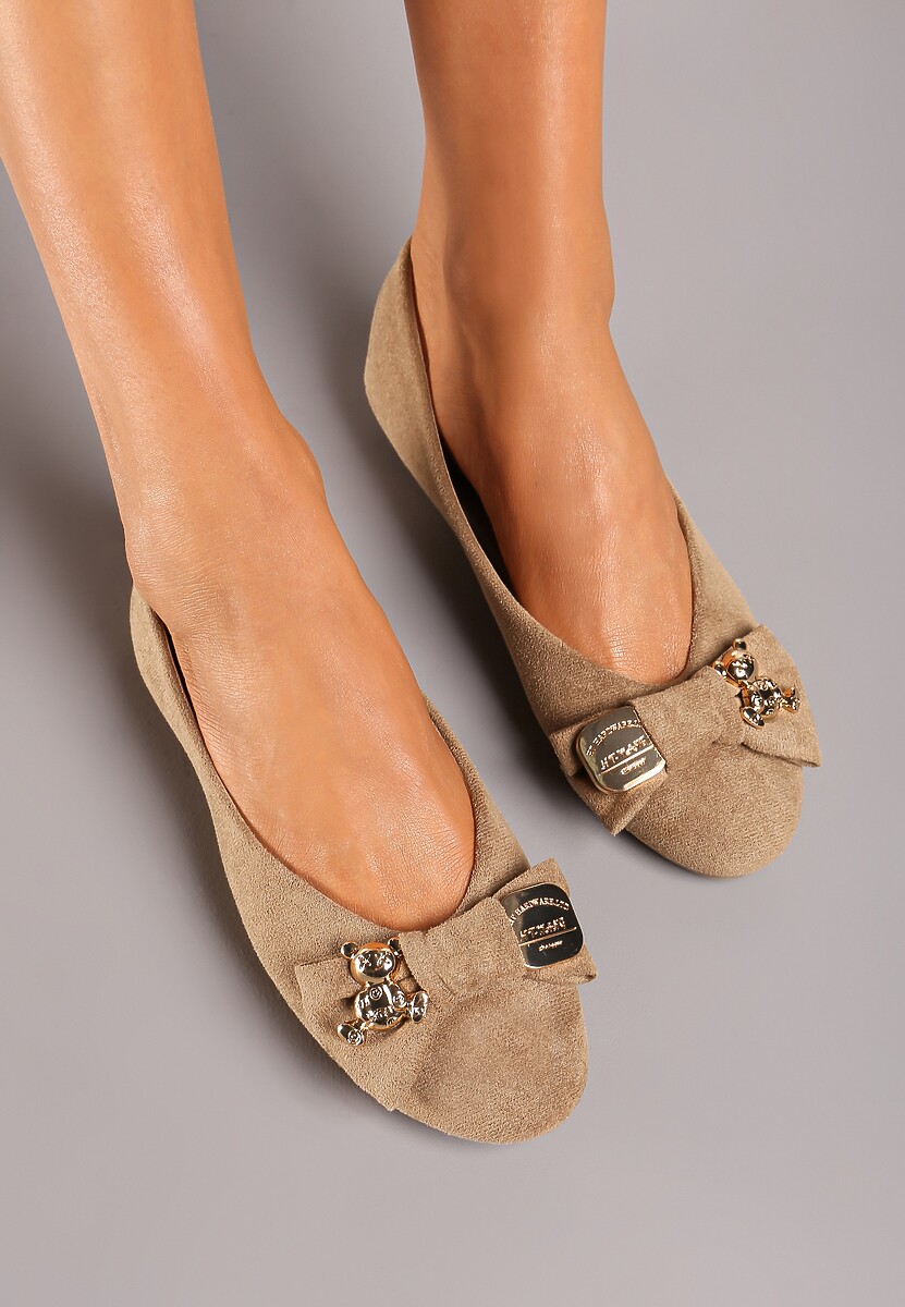 Ciemnobeżowe Balerinki na Płaskiej Podeszwie z Metalicznymi Ozdobami i Kokardami Minstina
