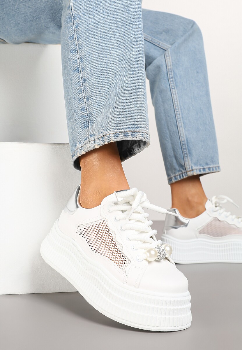 Biało-Srebrne Sneakersy na Grubej Podeszwie z Siateczką na Boku i Aplikacją z Perłami Aberla