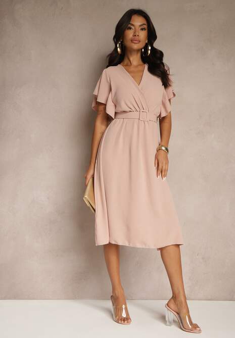 Jasnoróżowa Rozkloszowana Sukienka z Paskiem i Kopertowym Dekoltem Brinnea