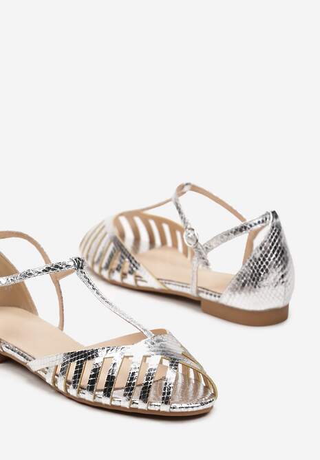 Srebrne Sandały Vices na Płaskiej Podeszwie Ozdobione Paseczkami z Zapięciem na Kostce Phaedrana