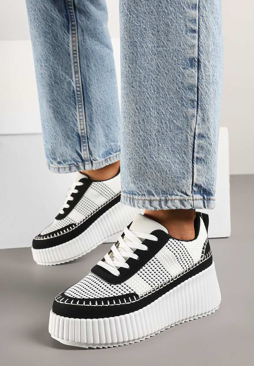 Czarno-Białe Sneakersy na Tłoczonej Platformie z Ozdobnymi Przeszyciami Faloviela