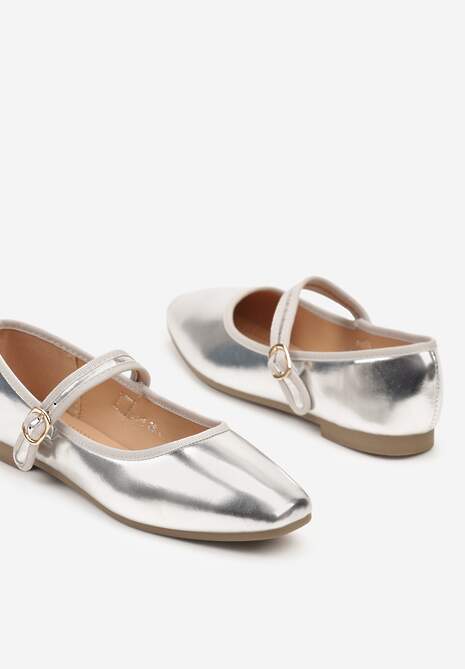 Srebrne Balerinki na Płaskiej Podeszwie Wykończone Kwadratowym Noskiem i Paskiem Vliora