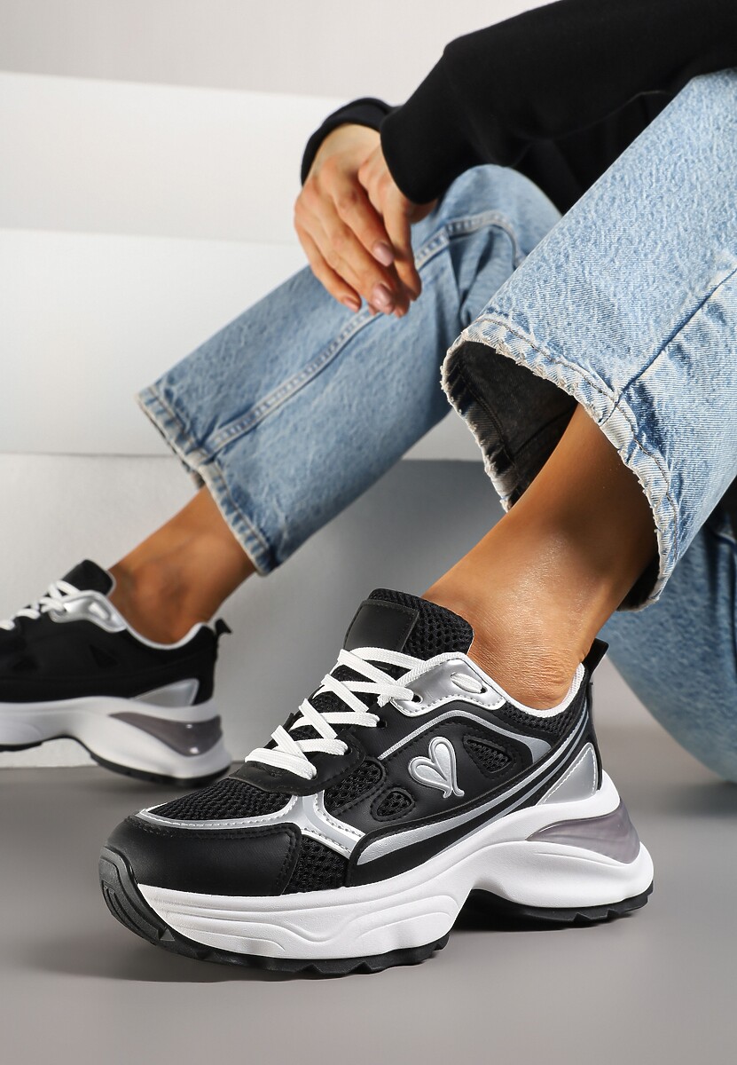 Białe Sneakersy na Platformie z Ozdobnym Sercem Wizana