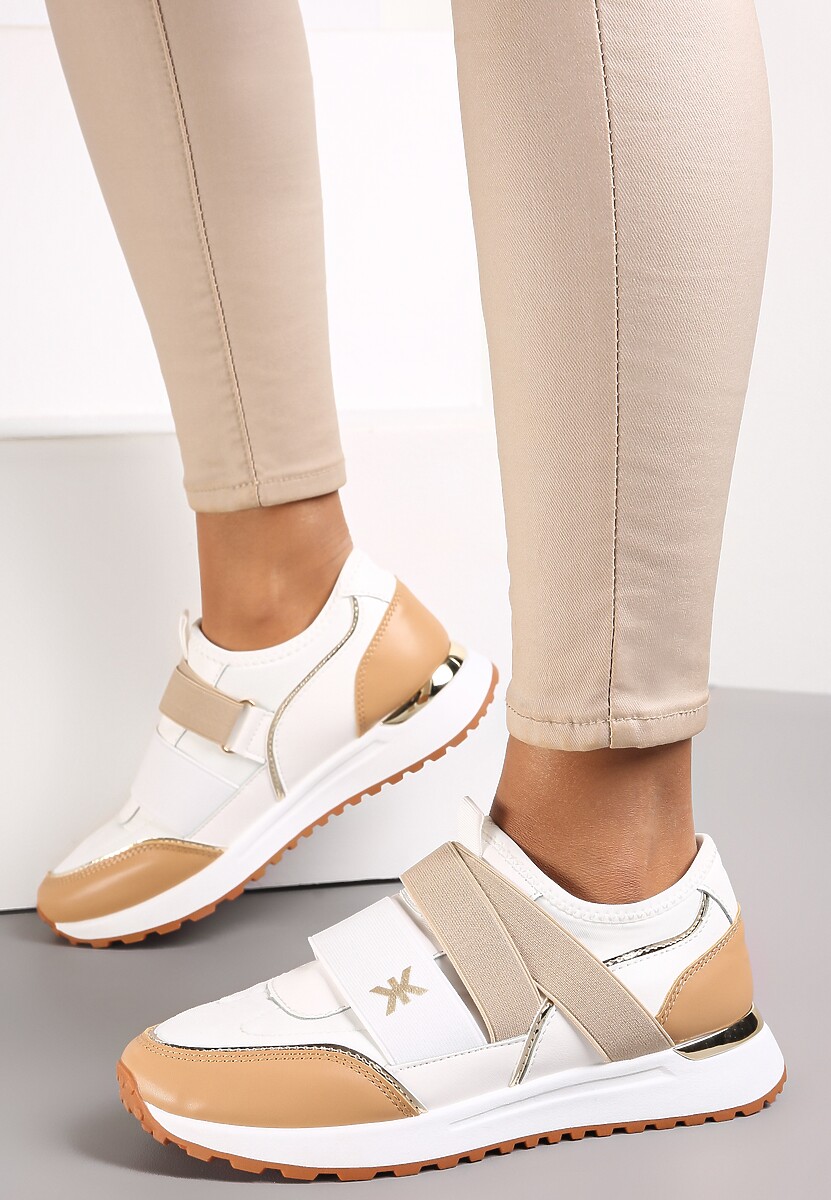 Biało-Beżowe Wsuwane Sneakersy z Metalicznymi Wstawkami i Elastycznym Paskiem Fanir