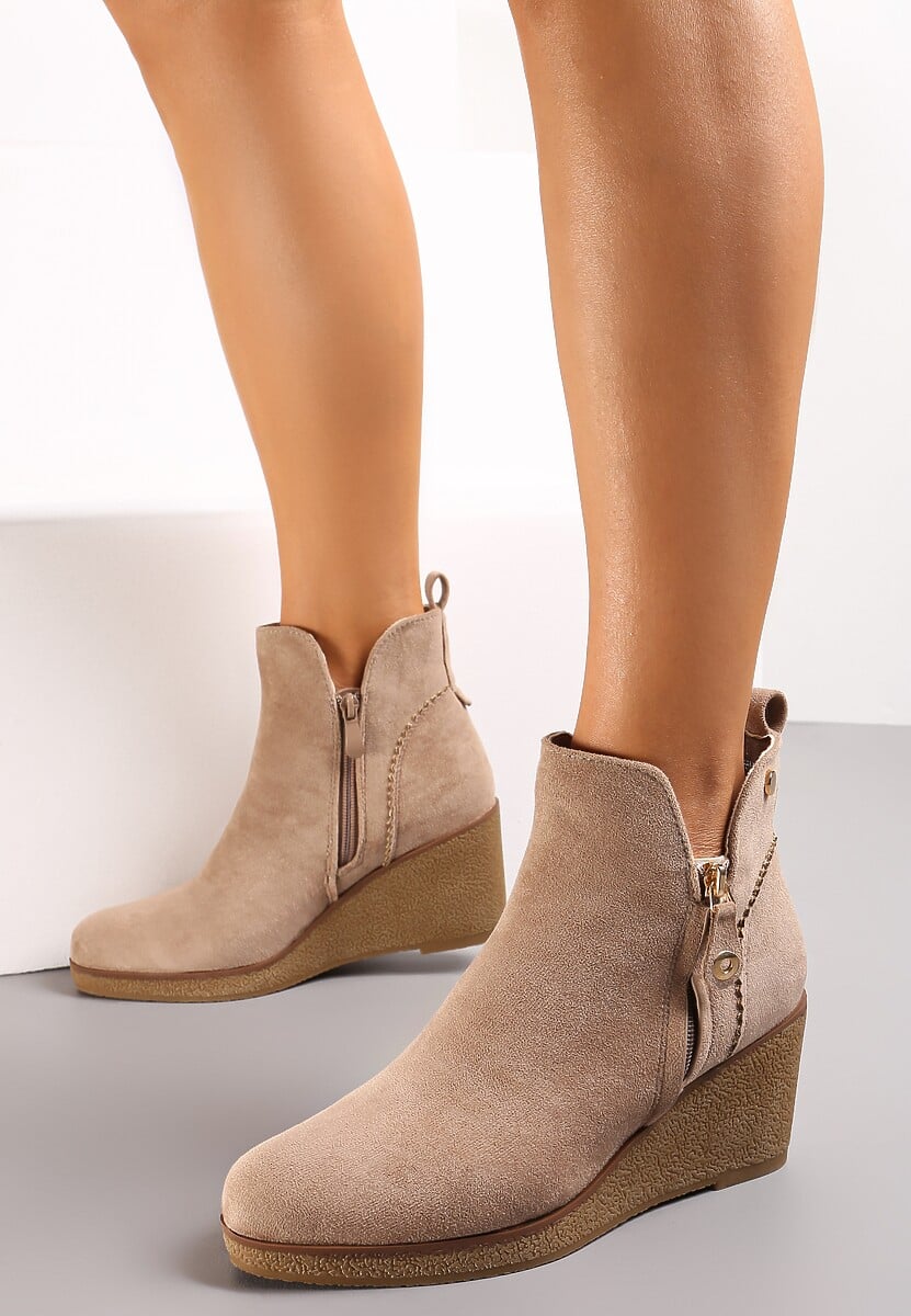 Ciemnobeżowe Botki na Koturnie z Ozdobnym Suwakiem Puiessa