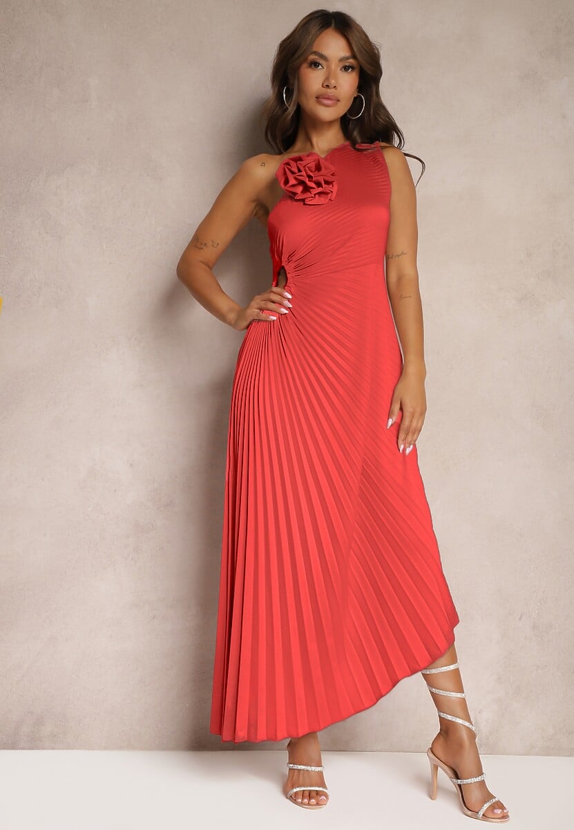 Czerwona Asymetryczna Sukienka z Plisowanym Dołem i Aplikacją w Kształcie Kwiatu Fevima