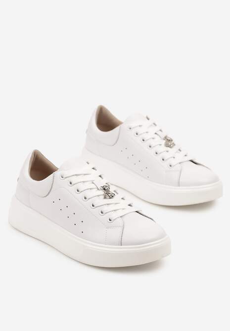 Białe Sneakersy Skórzane z Metaliczną Aplikacją i Perforacją Xalzeki