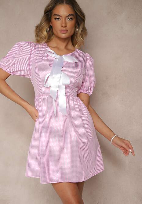Różowa Retro Sukienka w Kratkę Vichy o Rozkloszowanym Kroju z Wiązaniem Temarea