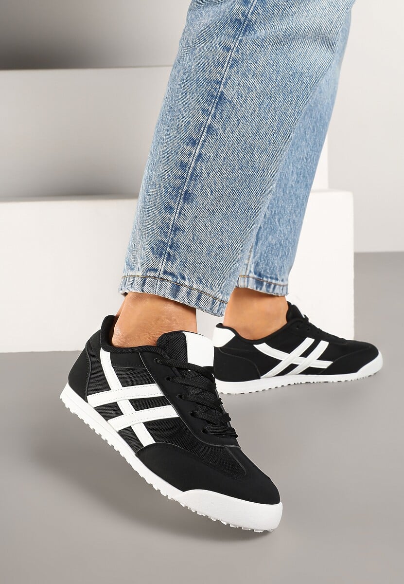 Czarne Sneakersy na Płaskiej Podeszwie z Geometrycznym Wzorem Rivmi