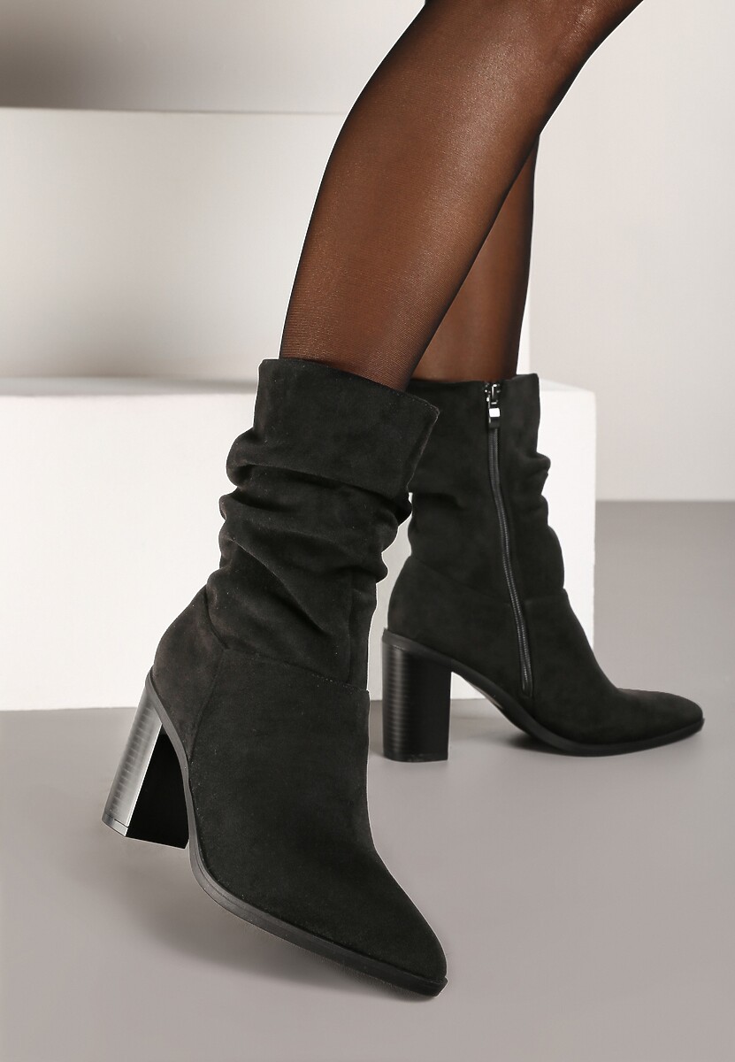 Czarne Botki z Ekozamszu na Obcasie Typu Słupek z Marszczeniami przy Cholewce Averira