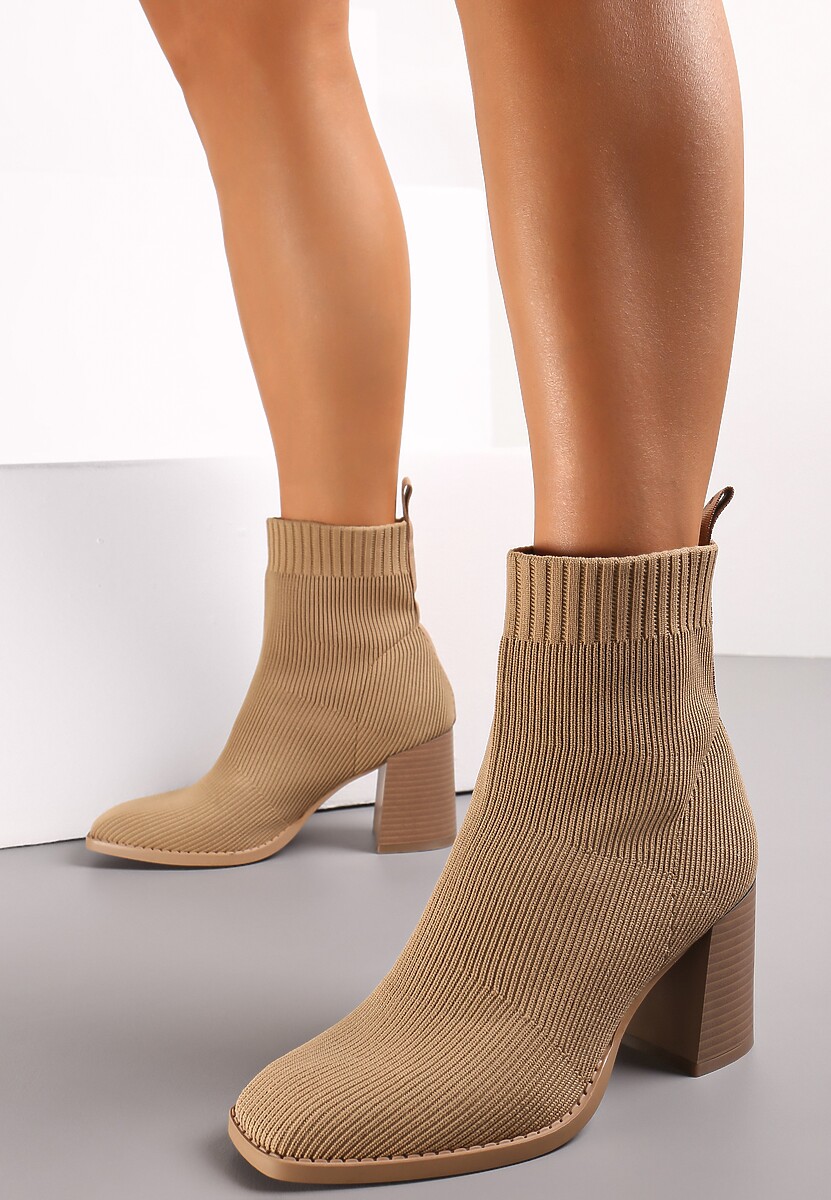 Ciemnobeżowe Skarpetkowe Wsuwane Botki na Słupku Solime