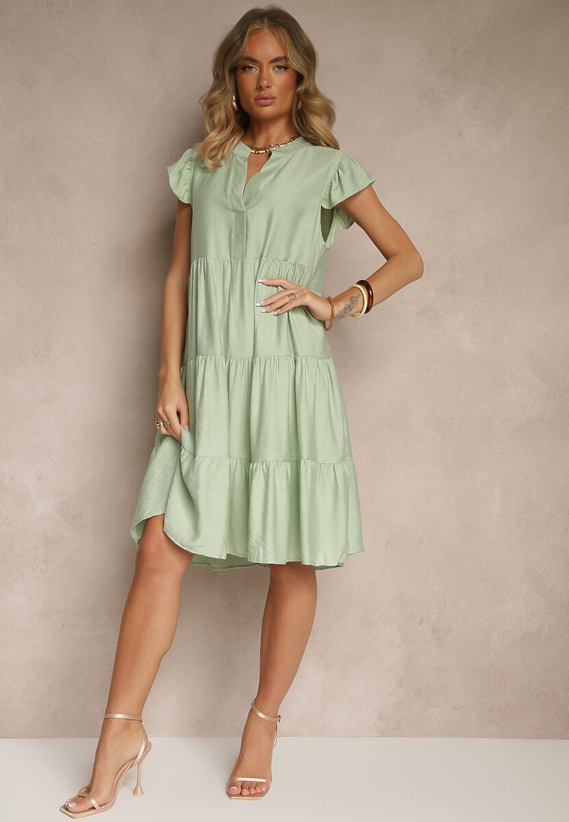 Jasnozielona Rozkloszowana Sukienka z Dekoltem w Kształcie Litery V Mevamara