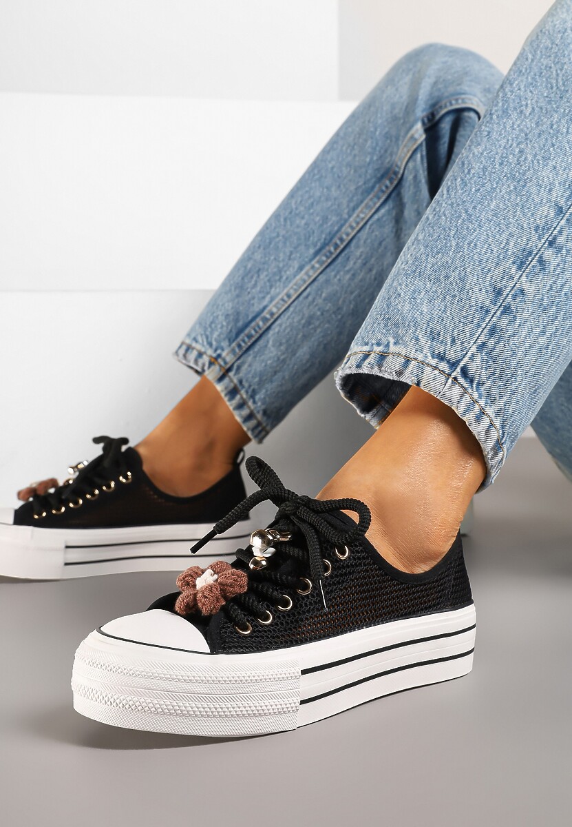 Czarne Trampki na Platformie z Ażurową Cholewką i Aplikacjami 3D Leniri