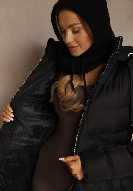 Czarna Kurtka Pikowana o Długim Kroju z Kapturem i Suwakiem Dwukierunkowym Naomira