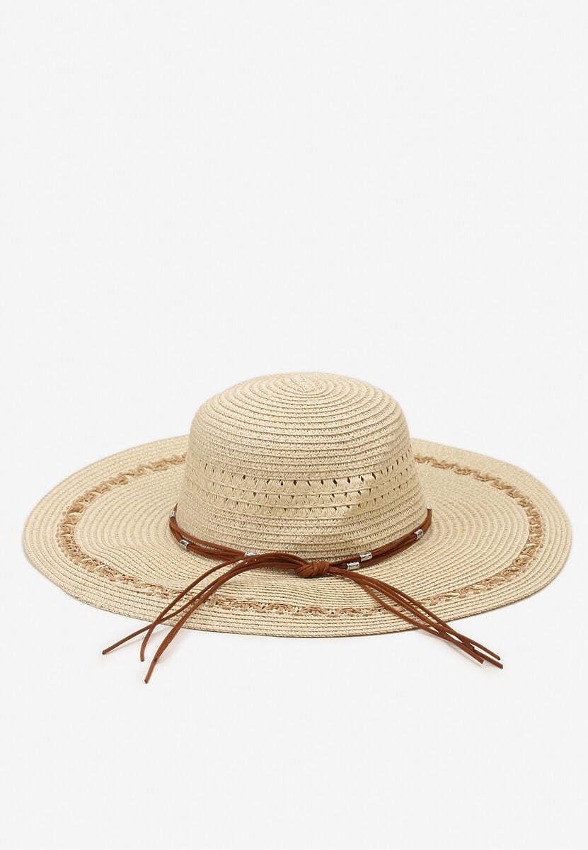 Biały Duży Kapelusz z Plecionki Naturalnej Udekorowany Wokół Rzemykami Aothiri