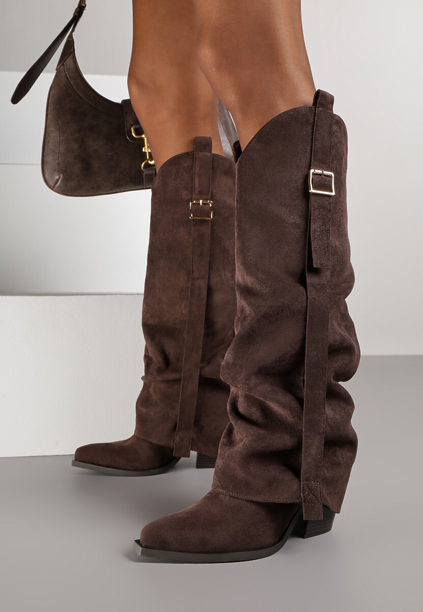 Ciemnobrązowe Kozaki na Stożku Typu Kowbojki Ozdobione Klamrą i Wywiniętą Cholewką Nalirella