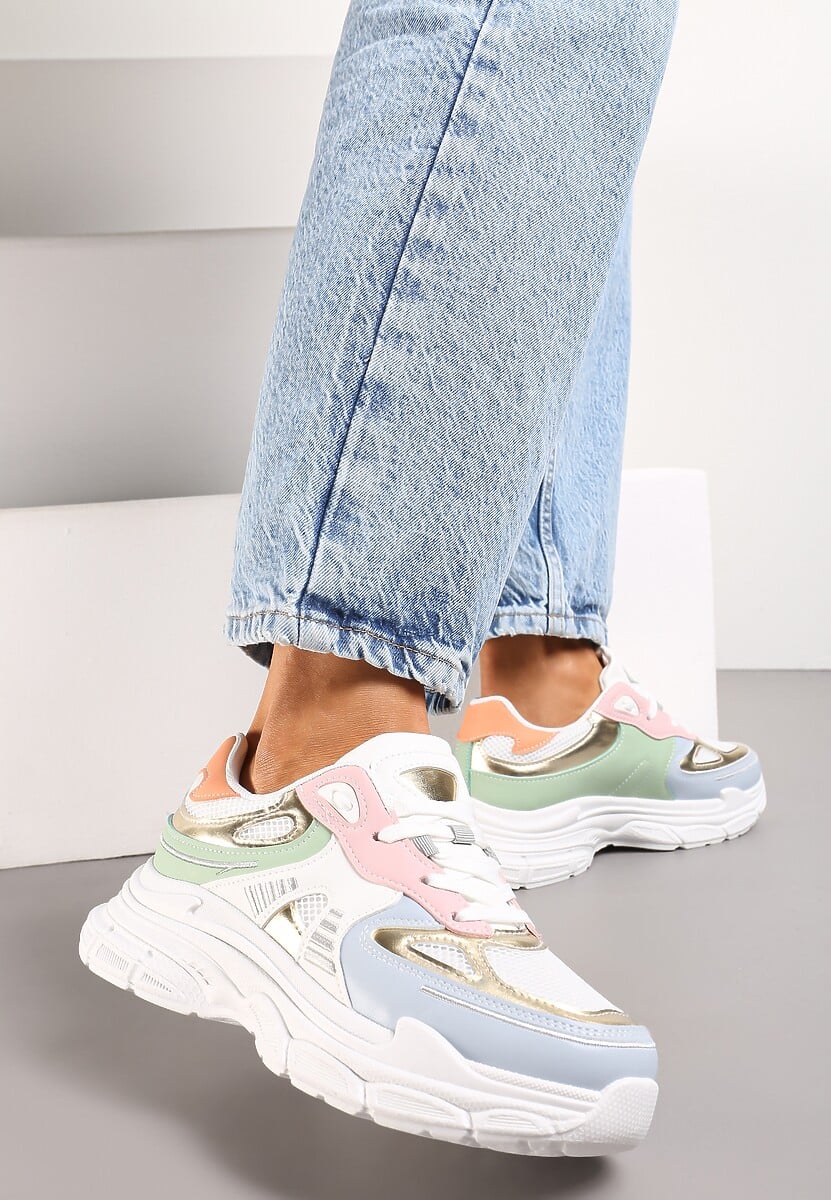 Czarne Sneakersy na Tłoczonej Podeszwie z Ozdobnymi Wstawkami Lanevi