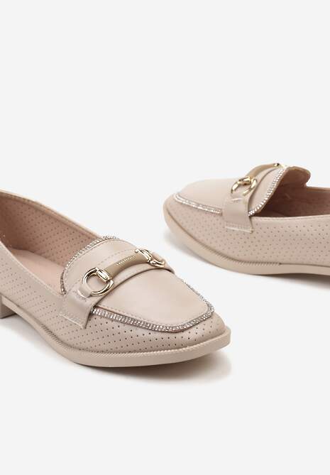 Beżowe Półbuty w Stylu Loafersów z Perforacją Drobnymi Cyrkoniami i Klamrą Keryth