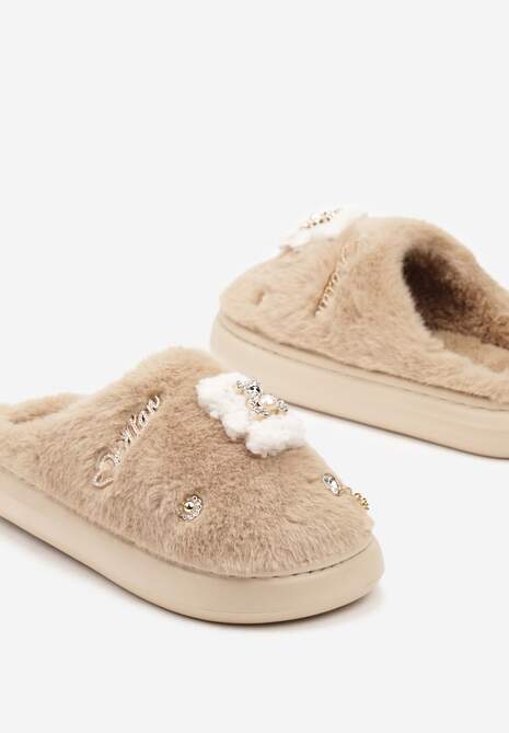 Brązowe Wsuwane Kapcie z Futerkiem Ozdobione Metalowymi Aplikacjami Reandwenna