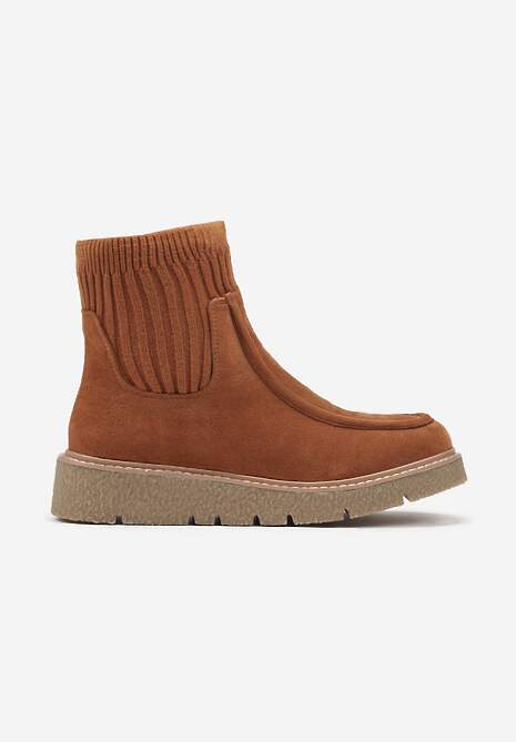 Brązowe Ekozamszowe Botki z Prążkowaną Dopasowaną Cholewką na Niskim Koturnie Manzina