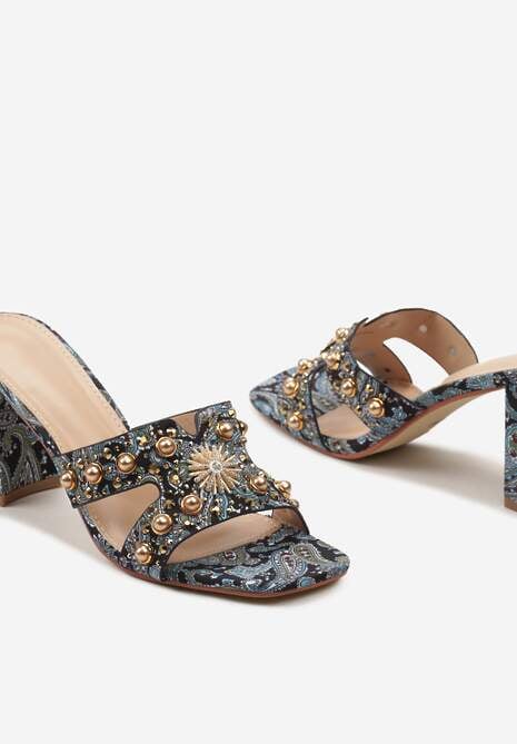 Niebiesko-Granatowe Klapki na Słupku Wykończone Wycięciami Cyrkoniami i Nitami Bialessa