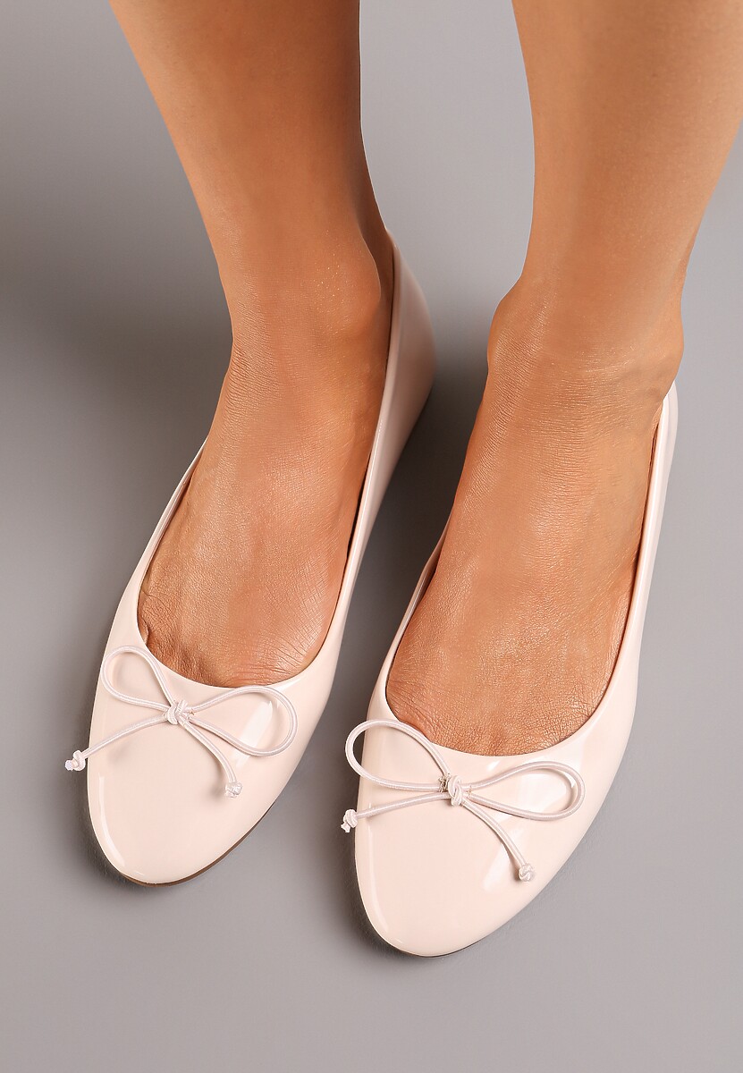 Beżowe Balerinki Lakierowane z Ozdobną Kokardką na Froncie Zerxia