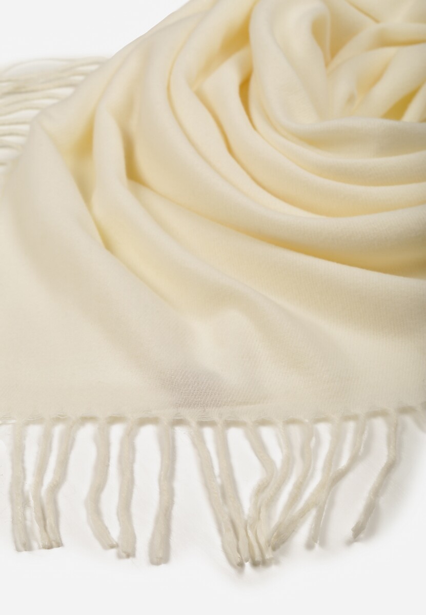 Jasnobeżowy Klasyczny Szalik Zakończony Frędzlami Vetiele