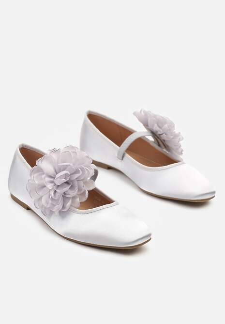 Srebrne Balerinki Ozdobione Kwadratowym Noskiem i Kwiatową Aplikacją 3D Salianes