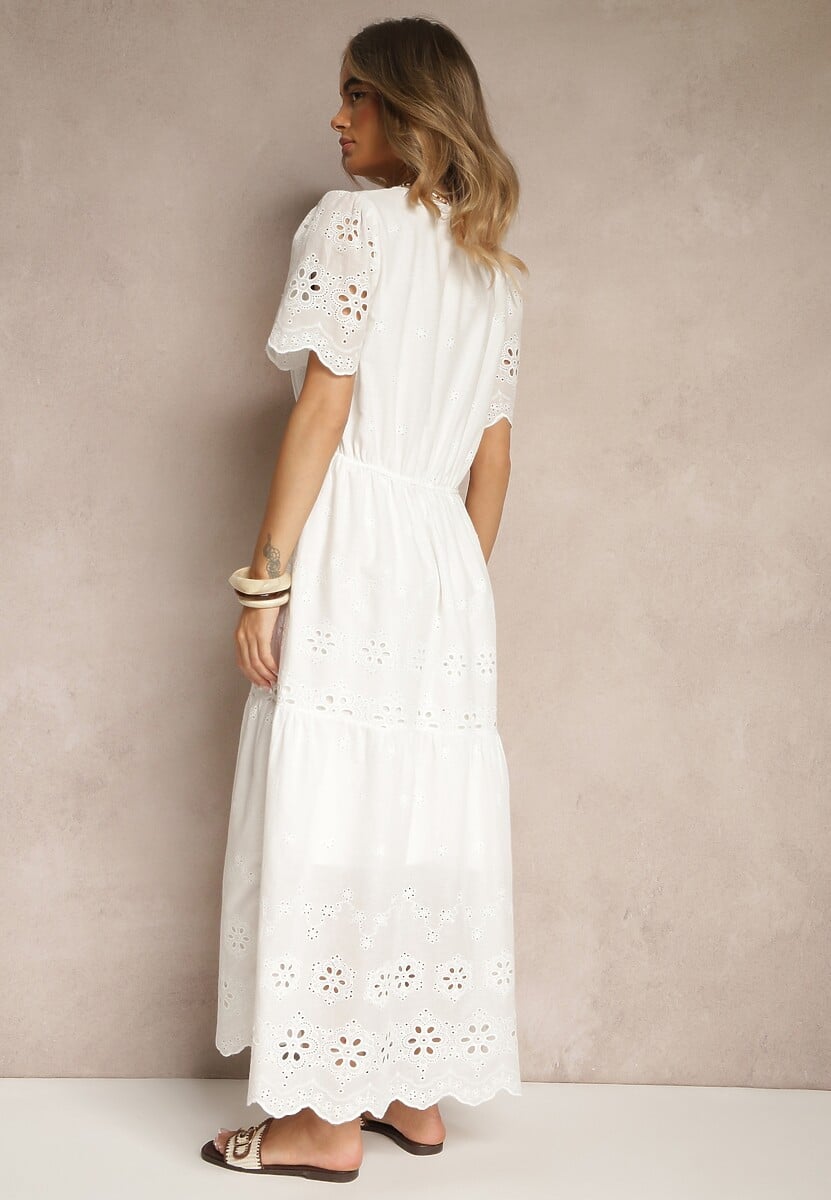 Biała Rozkloszowana Sukienka z Bawełny z Haftowanymi Zdobieniami w Stylu Boho Efrivina