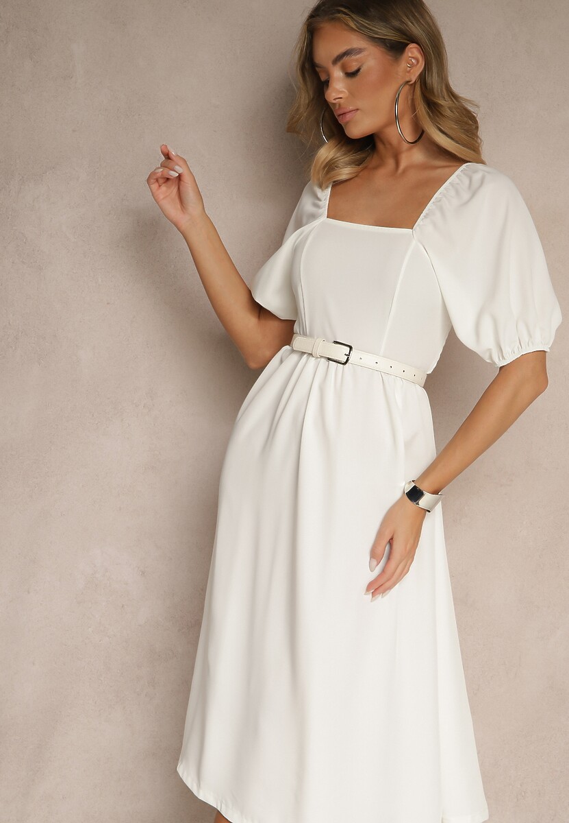 Biała Sukienka o Rozkloszowanym Kroju Ozdobiona Bufiastymi Rękawami Kolalira