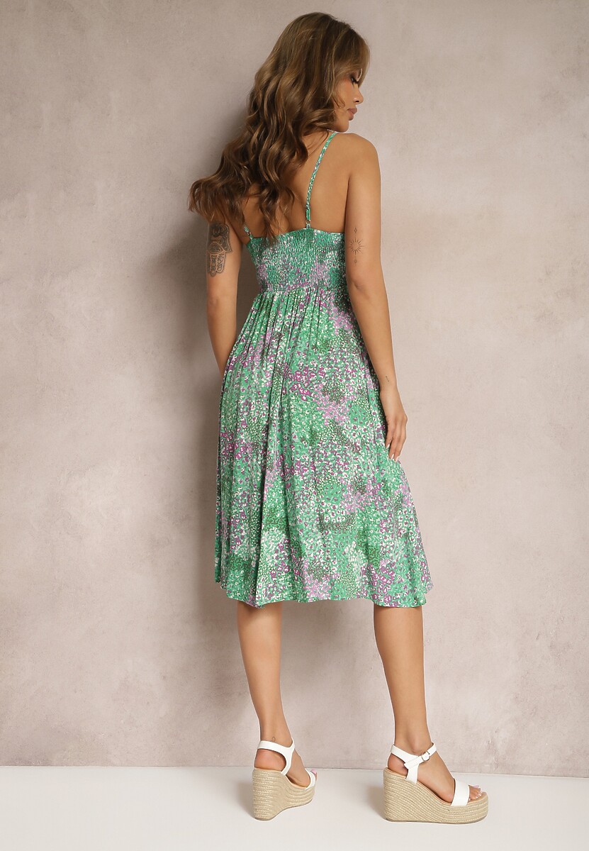 Zielona Wiskozowa Sukienka na Cienkich Ramiączkach o Rozkloszowanym Kroju Valcara