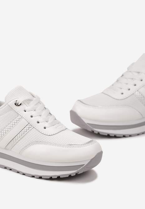 Białe Sneakersy na Podeszwie w Paski z Metalicznymi Wstawkami i Siateczką Silenalo