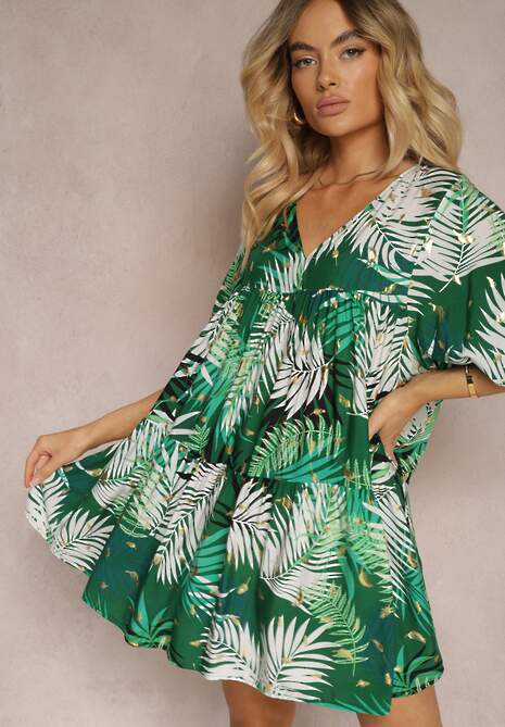 Biało-Zielona Sukienka o Rozkloszowanym Kroju z Falbanką i Trójkątnym Dekoltem Tiamaya