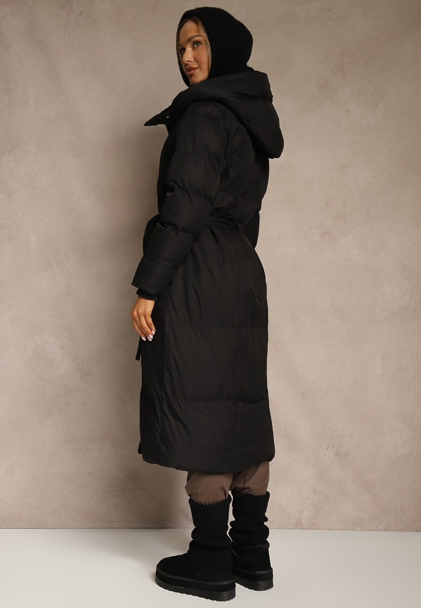 Czarna Długa Kurtka z Pikowanymi Przeszyciami Kapturem i Wiązanym Paskiem Zalirra