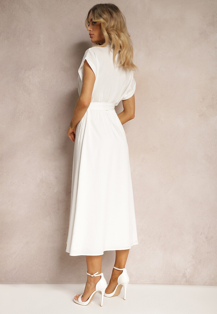 Biała Sukienka o Rozkloszowanym Kroju Zapinana na Guziki z Materiałowym Paskiem Moaril