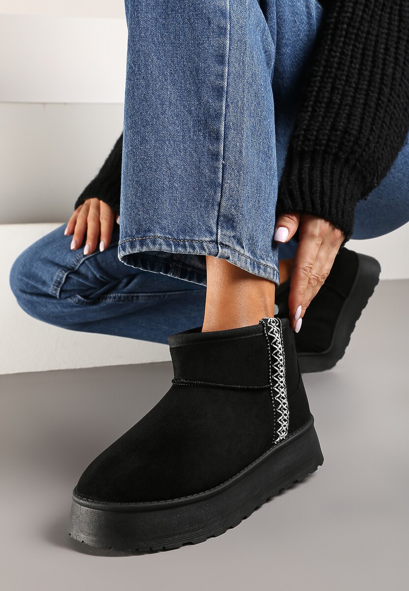 Czarne Krótkie Śniegowce na Platformie z Ozdobną Tasiemką Motavia